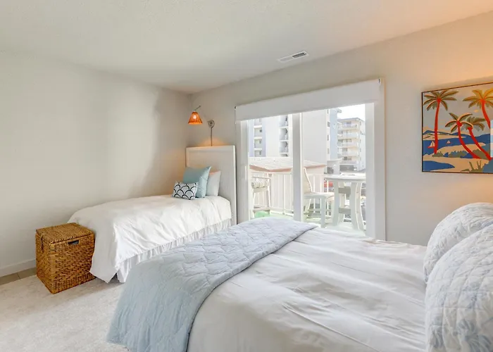 Walk To Ocean Beach: Shoreside Gem W/ Balcony *
